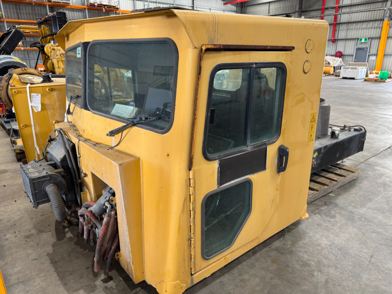 CATERPILLAR HM04096 CAB GP